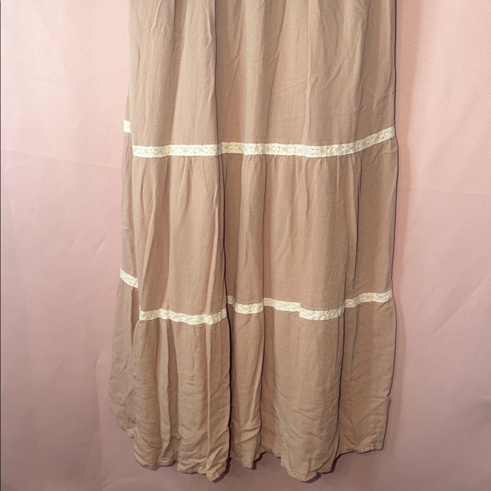Blush V-Neck Tiered Maxi Dress with Lace Trim - Picture 5 of 9